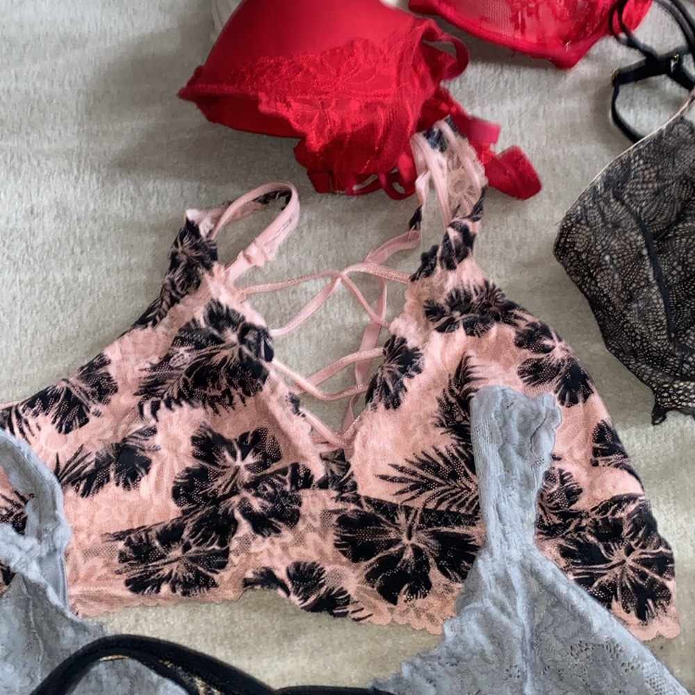Victoria Secrets - Picture 3 of 4